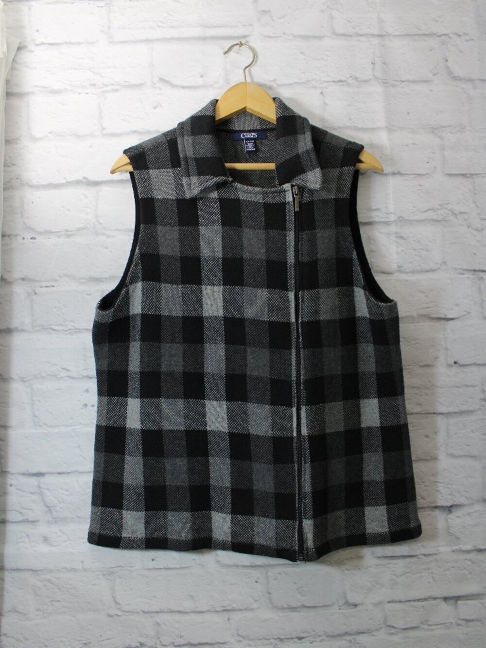 Chaps Extra Large Gray Black Plaid Collared  Zip Sleeveless Fall Classic Vest